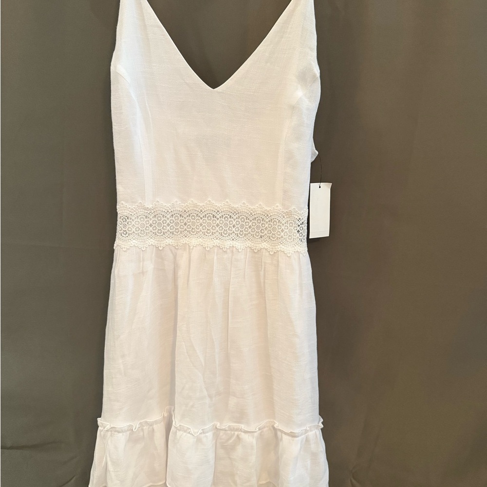 Elegant White Sleeveless Dress
